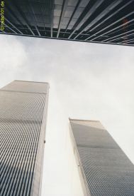 Das WTC (World Trade Center) das mit über 400 einst größte Gebäude der Welt; anklicken zum Vergrößern - click to enlarge