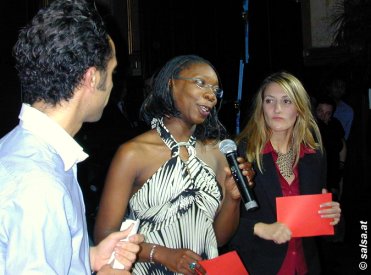 Viva Salsa Vienna Festival, Wien: Veranstalterin Mariama Coulibaly, Moderatorin Eva Reinhold,...