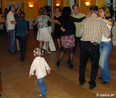 Salsa im Stadtparkrestaurant in Dren