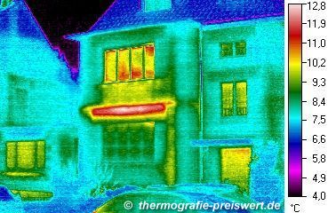 Gebäudethermographie: Thermographische Aufnahme / Wärmebild: Haus