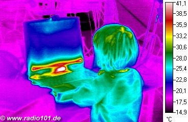 Thermal image of a child in front of a notebook