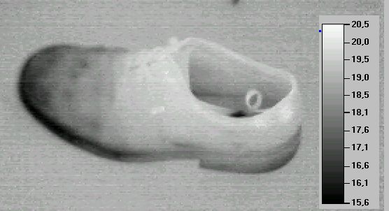 thermal image: heat radiation of a worn shoe