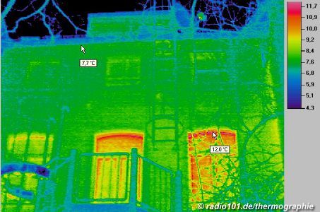 heat radiation, Thermographic picture of a building; most losses appear at the windows